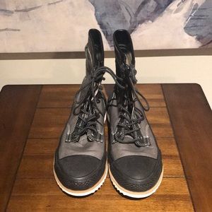 Converse Hi-Top Boots